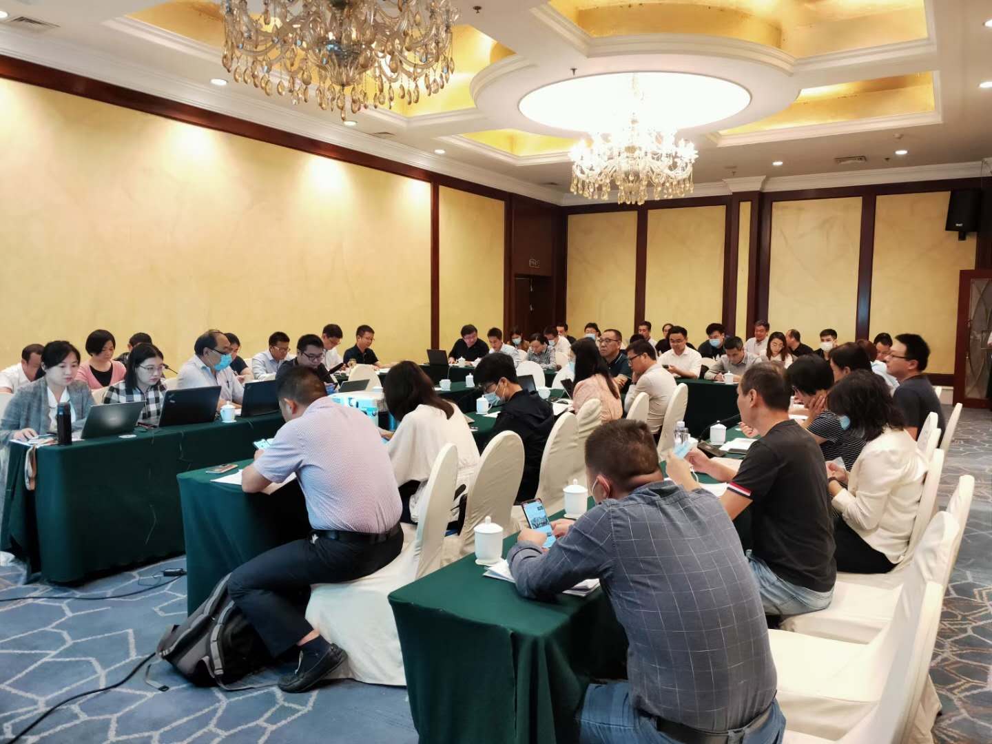 会议现场 (2).jpg